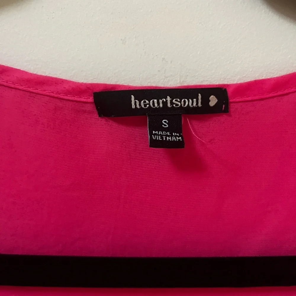 Heartsoul Hot Pink Sleeveless Top- Extra Long in the Back- Small - Picture 3 of 4